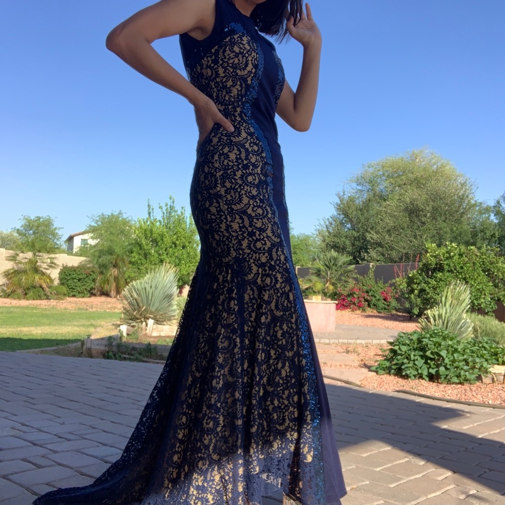 Long dark blue Prom dress size small brand name Saman
